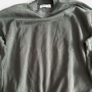 ⭐️2 FOR $25⭐️ 
Men's Hollister Shadow Green Sweater